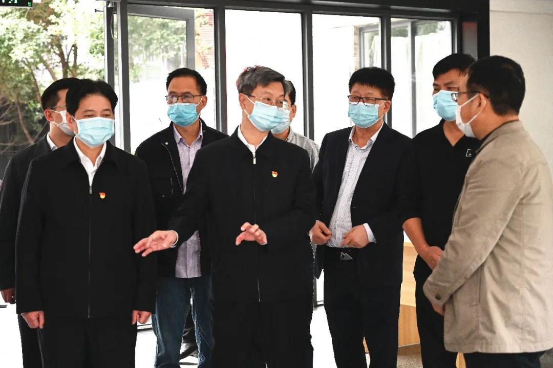 59ebce21210e4873e66f1ebfc4c0a3c5